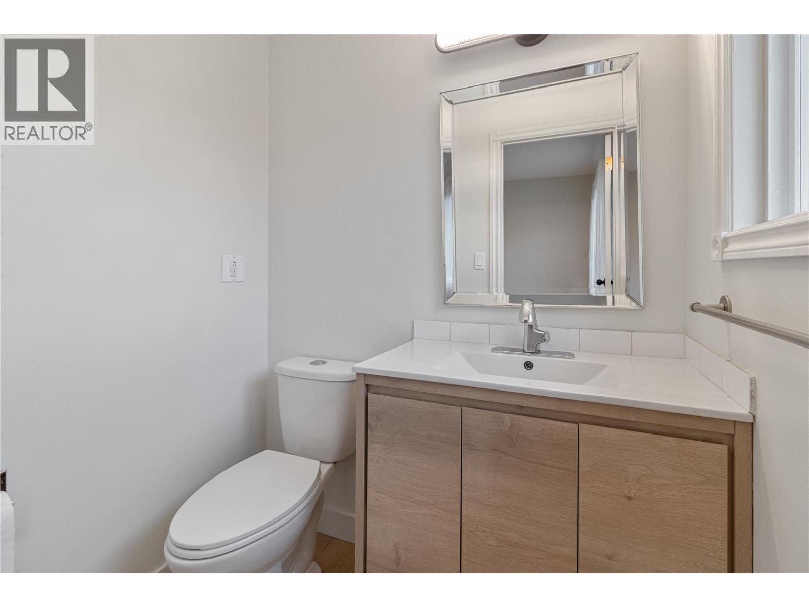  810 Westbrook Drive, West Kelowna