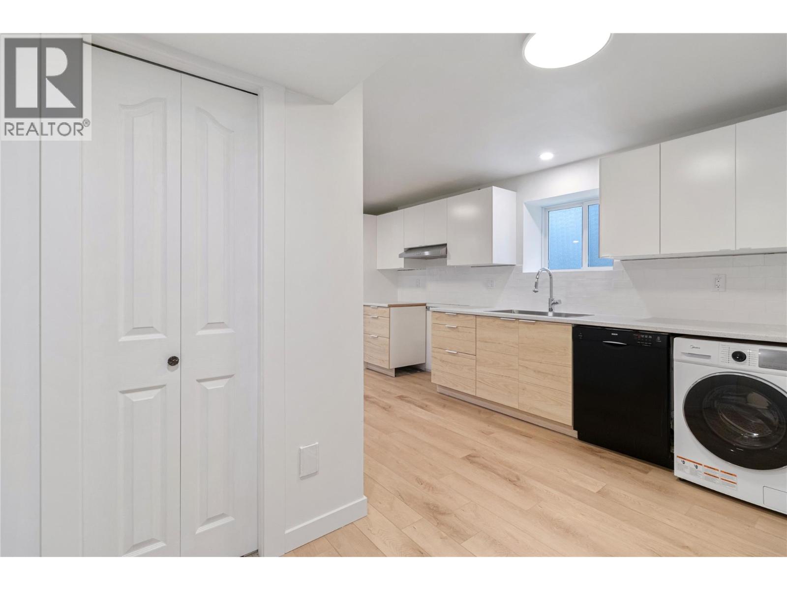  810 Westbrook Drive, West Kelowna
