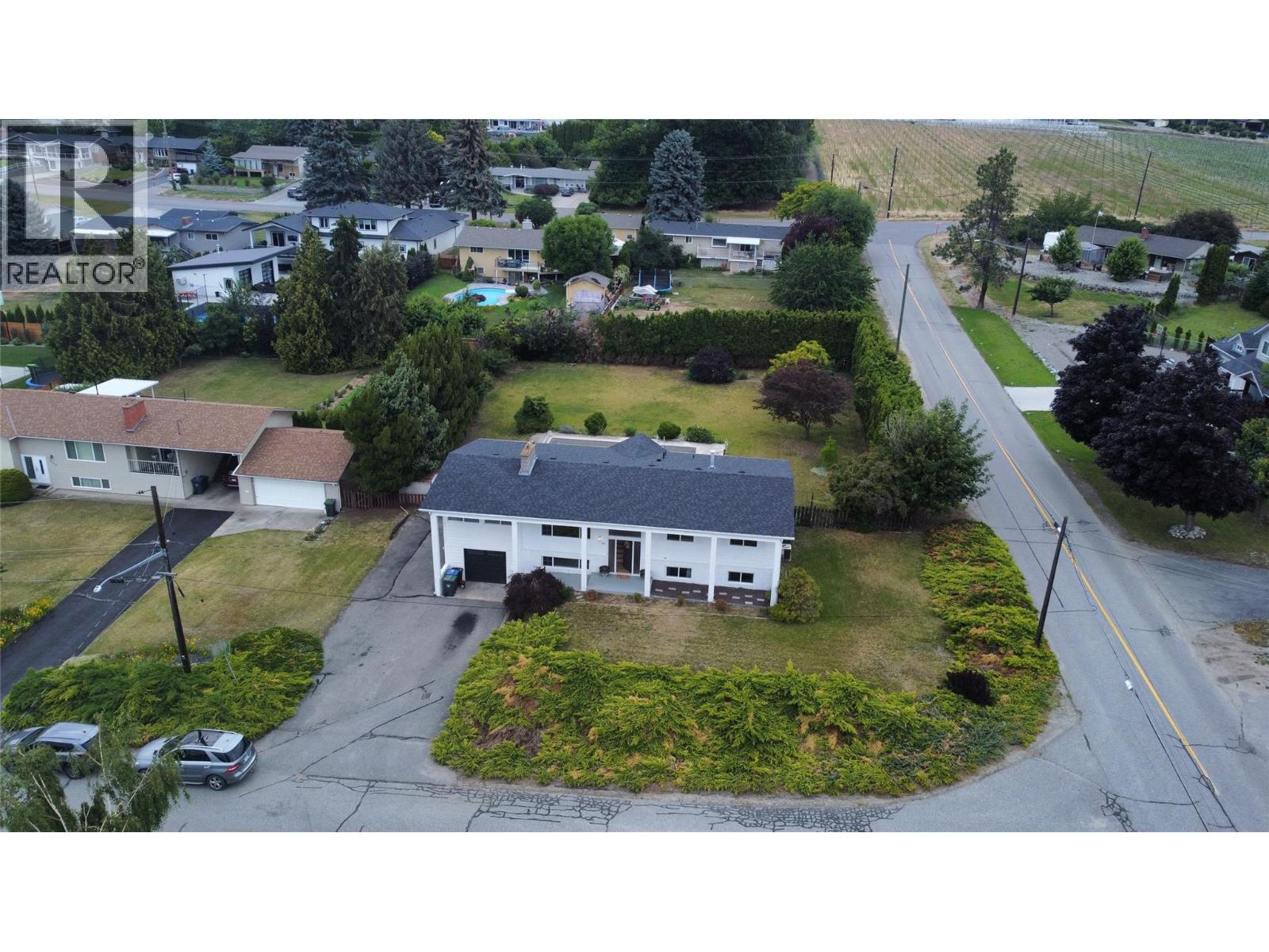  810 Westbrook Drive, West Kelowna