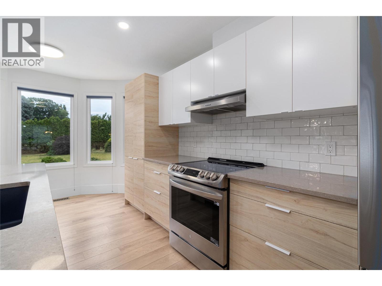  810 Westbrook Drive, West Kelowna
