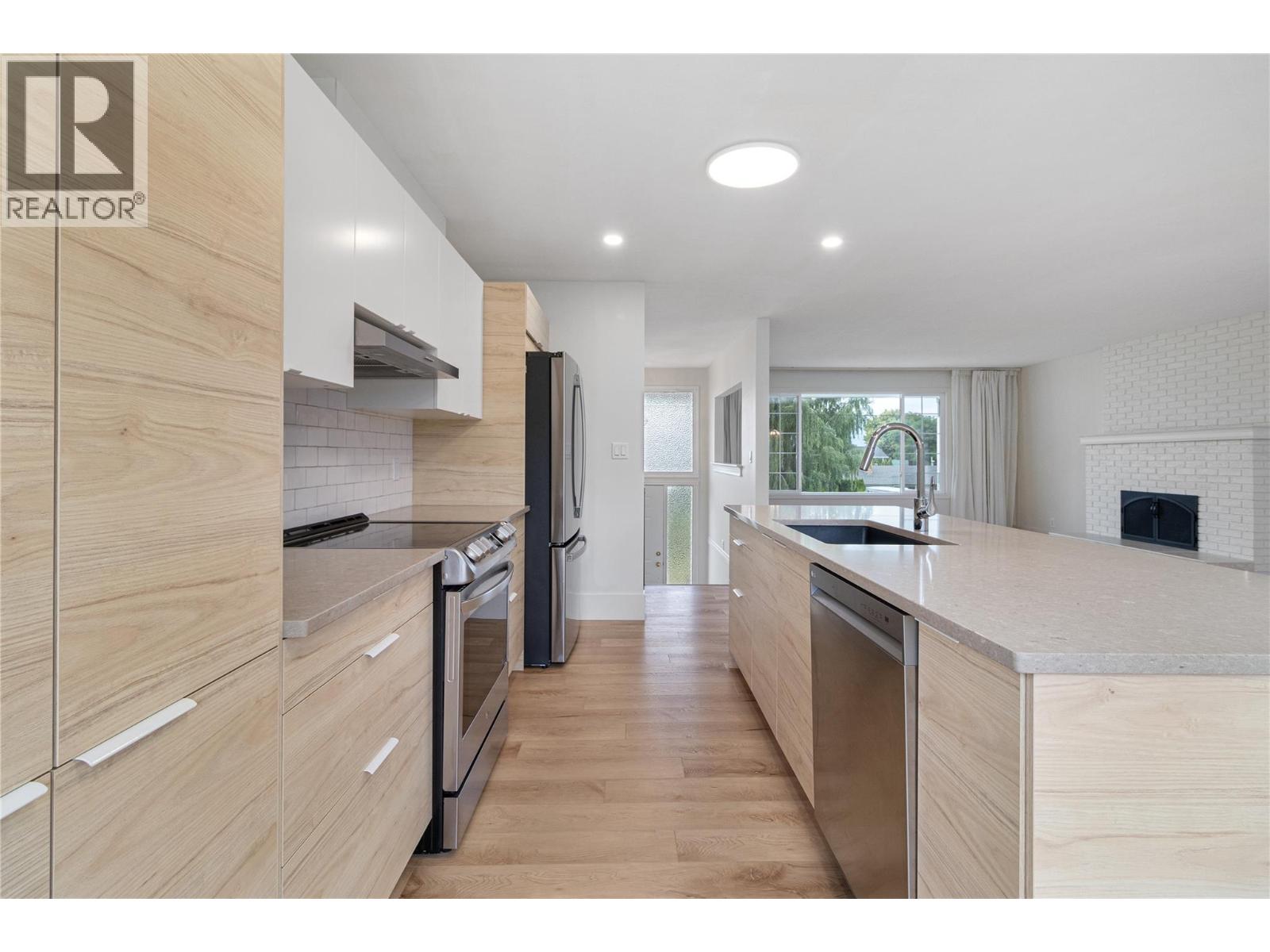  810 Westbrook Drive, West Kelowna