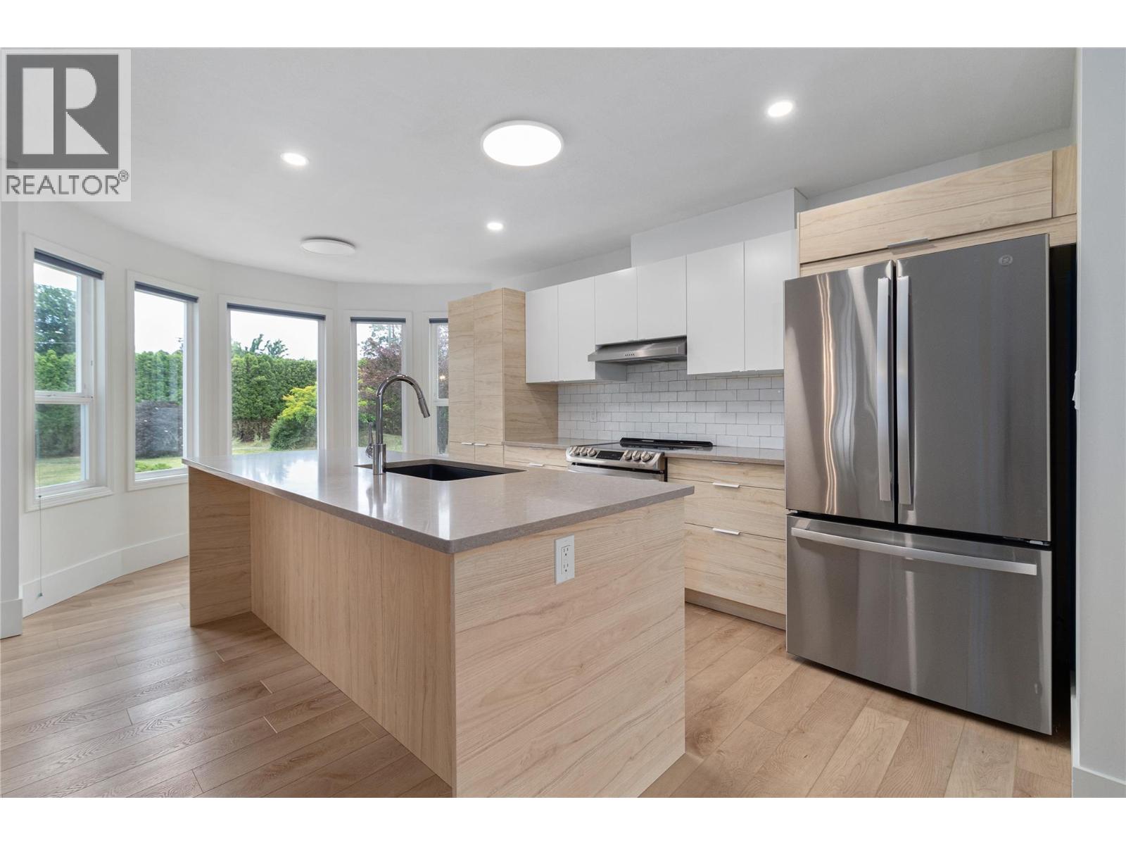  810 Westbrook Drive, West Kelowna