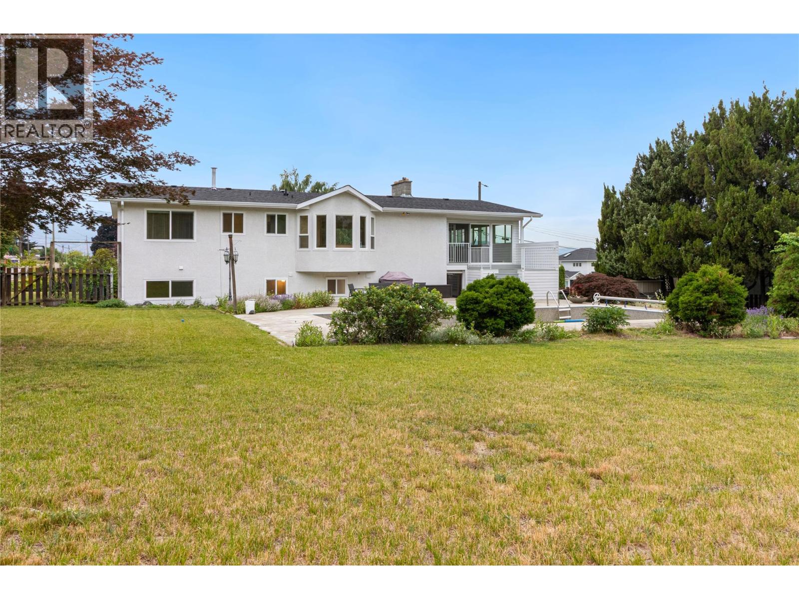  810 Westbrook Drive, West Kelowna