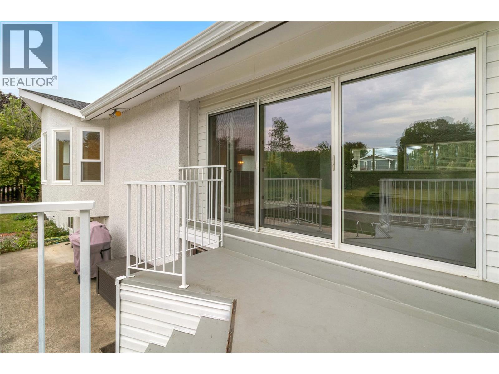  810 Westbrook Drive, West Kelowna