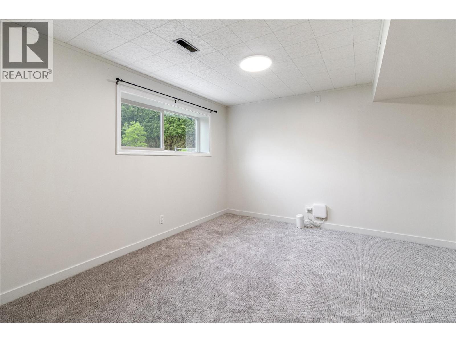  810 Westbrook Drive, West Kelowna