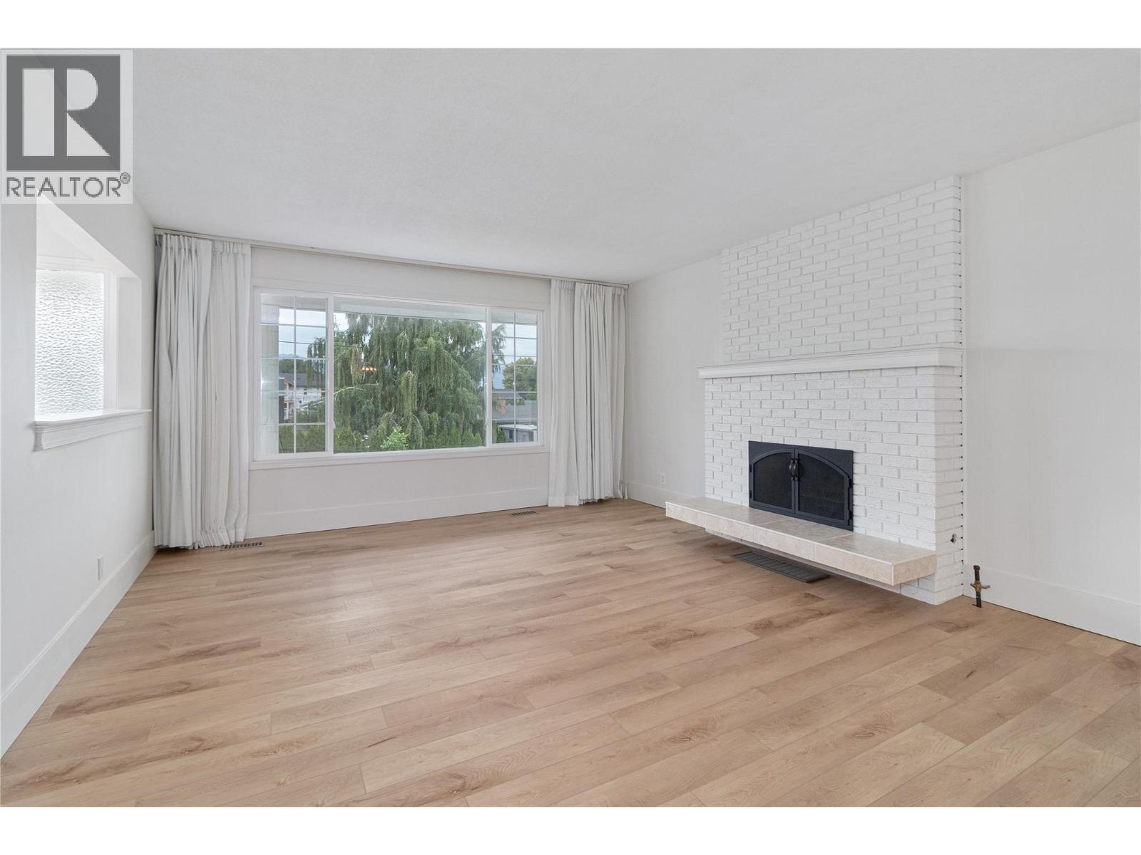 810 Westbrook Drive, West Kelowna