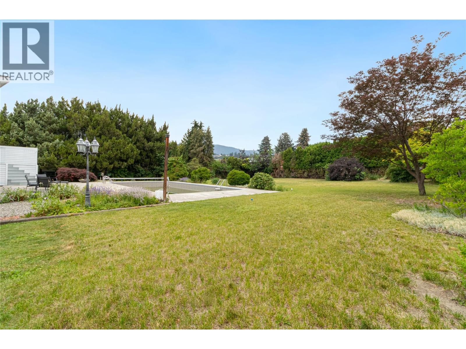  810 Westbrook Drive, West Kelowna