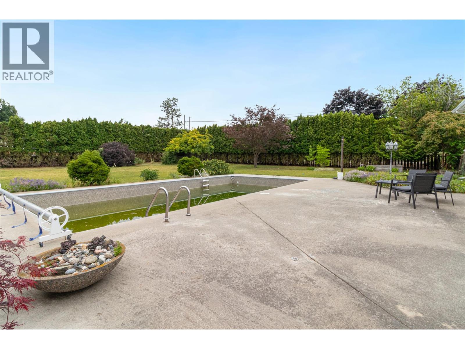  810 Westbrook Drive, West Kelowna