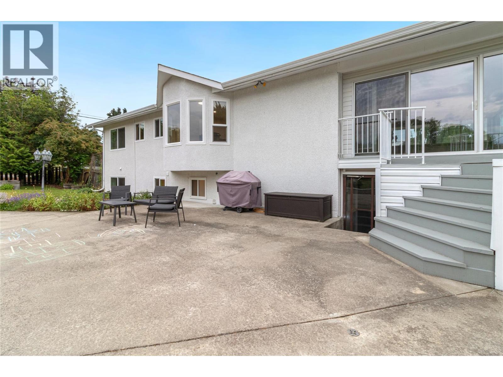  810 Westbrook Drive, West Kelowna