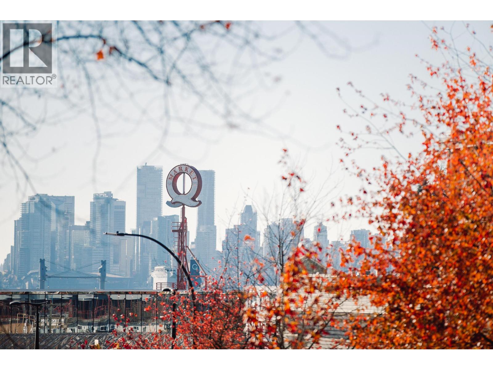 225 602 E 2ND STREET, North Vancouver