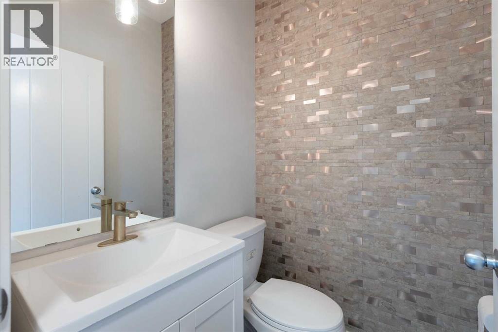 Single Family House for Sale in  Quarry Villas SE Douglasdale/Glen Calgary 