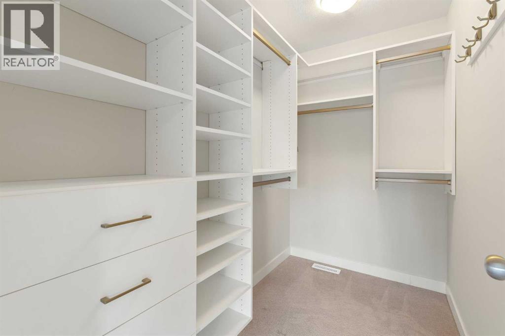 Single Family House for Sale in  Quarry Villas SE Douglasdale/Glen Calgary 