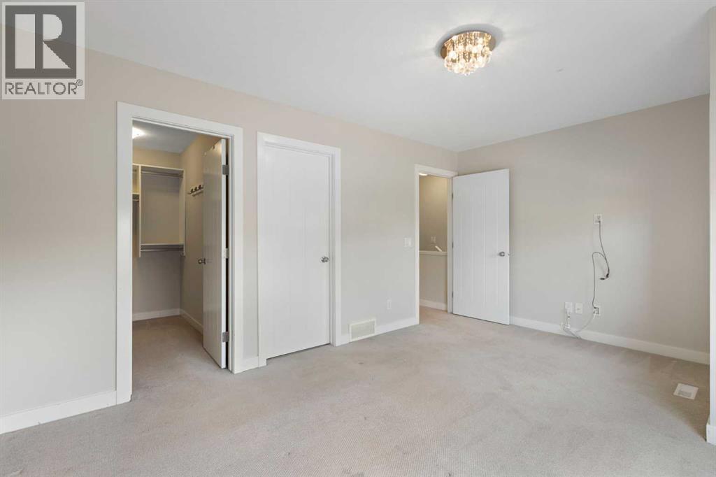 Single Family House for Sale in  Quarry Villas SE Douglasdale/Glen Calgary 