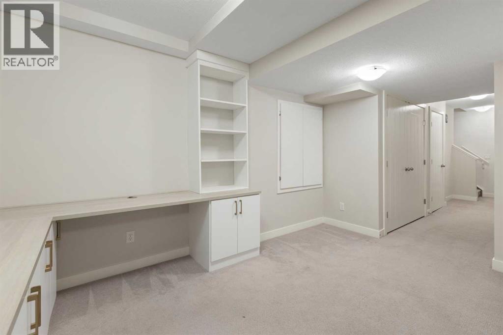 Single Family House for Sale in  Quarry Villas SE Douglasdale/Glen Calgary 