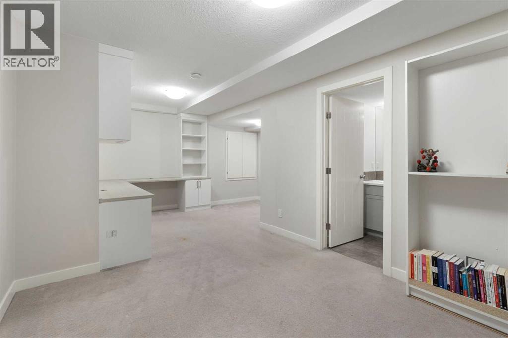 Single Family House for Sale in  Quarry Villas SE Douglasdale/Glen Calgary 