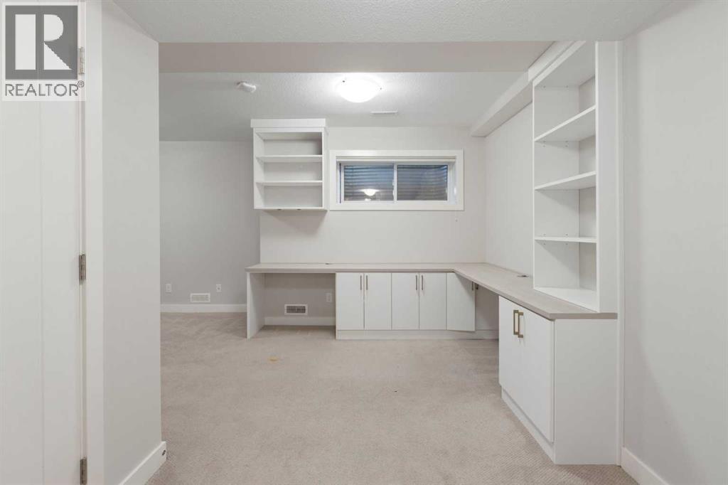 Single Family House for Sale in  Quarry Villas SE Douglasdale/Glen Calgary 