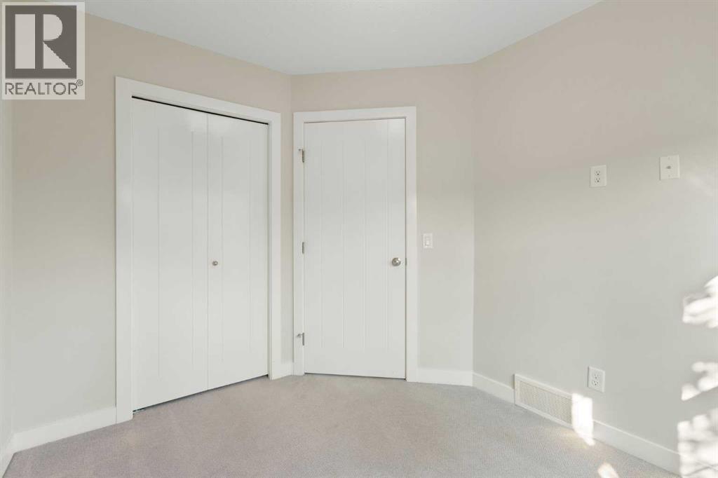 Single Family House for Sale in  Quarry Villas SE Douglasdale/Glen Calgary 