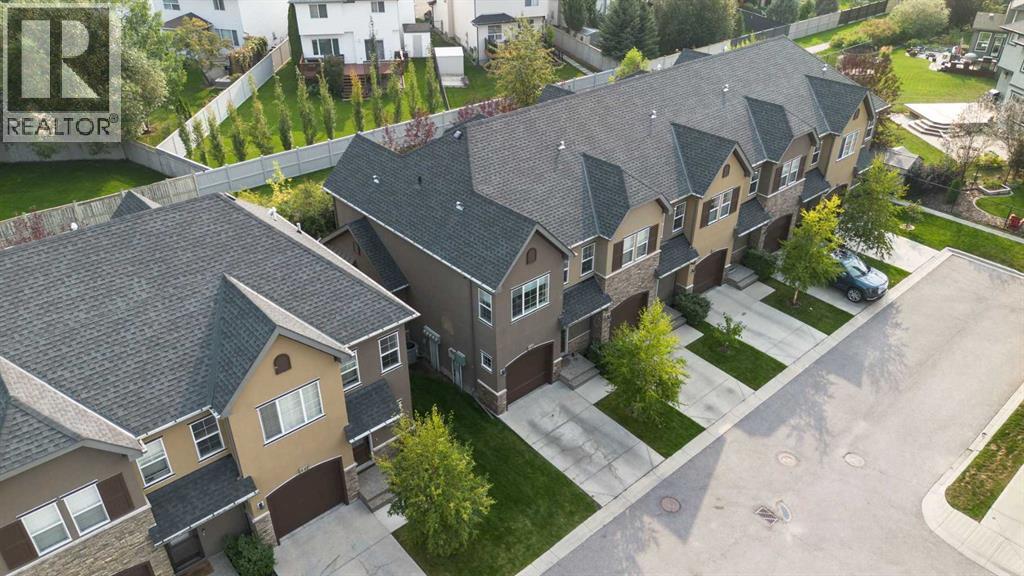 Single Family House for Sale in  Quarry Villas SE Douglasdale/Glen Calgary 