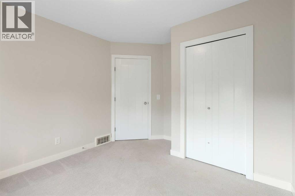 Single Family House for Sale in  Quarry Villas SE Douglasdale/Glen Calgary 