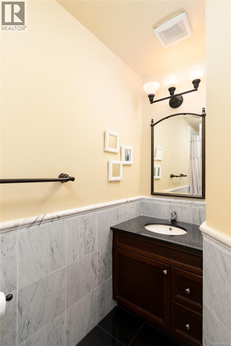 409 1602 Quadra Street, Victoria