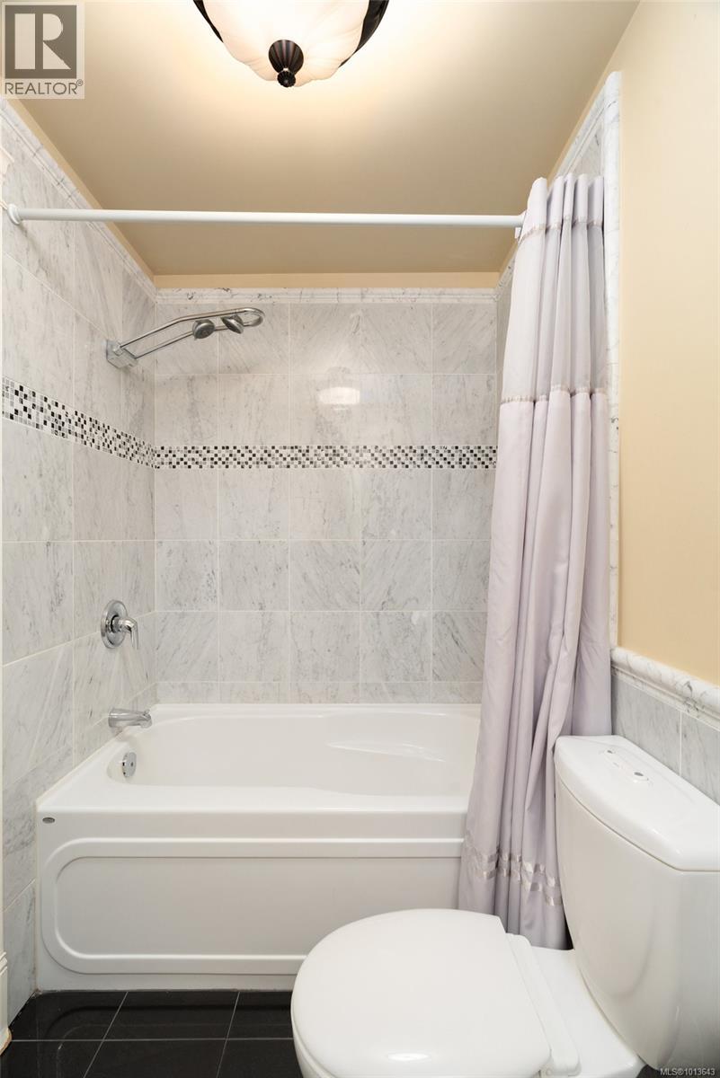 409 1602 Quadra Street, Victoria