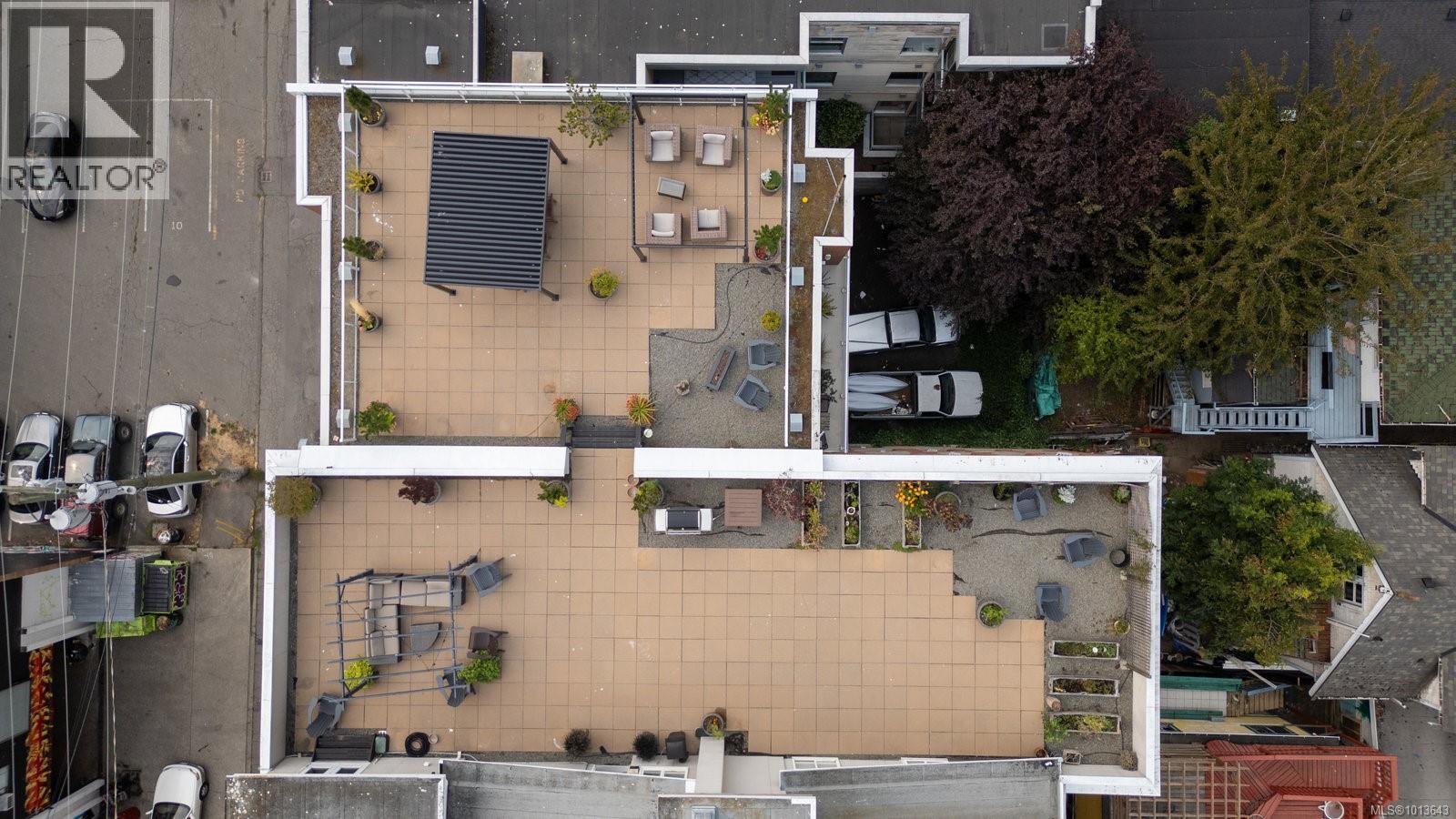409 1602 Quadra Street, Victoria