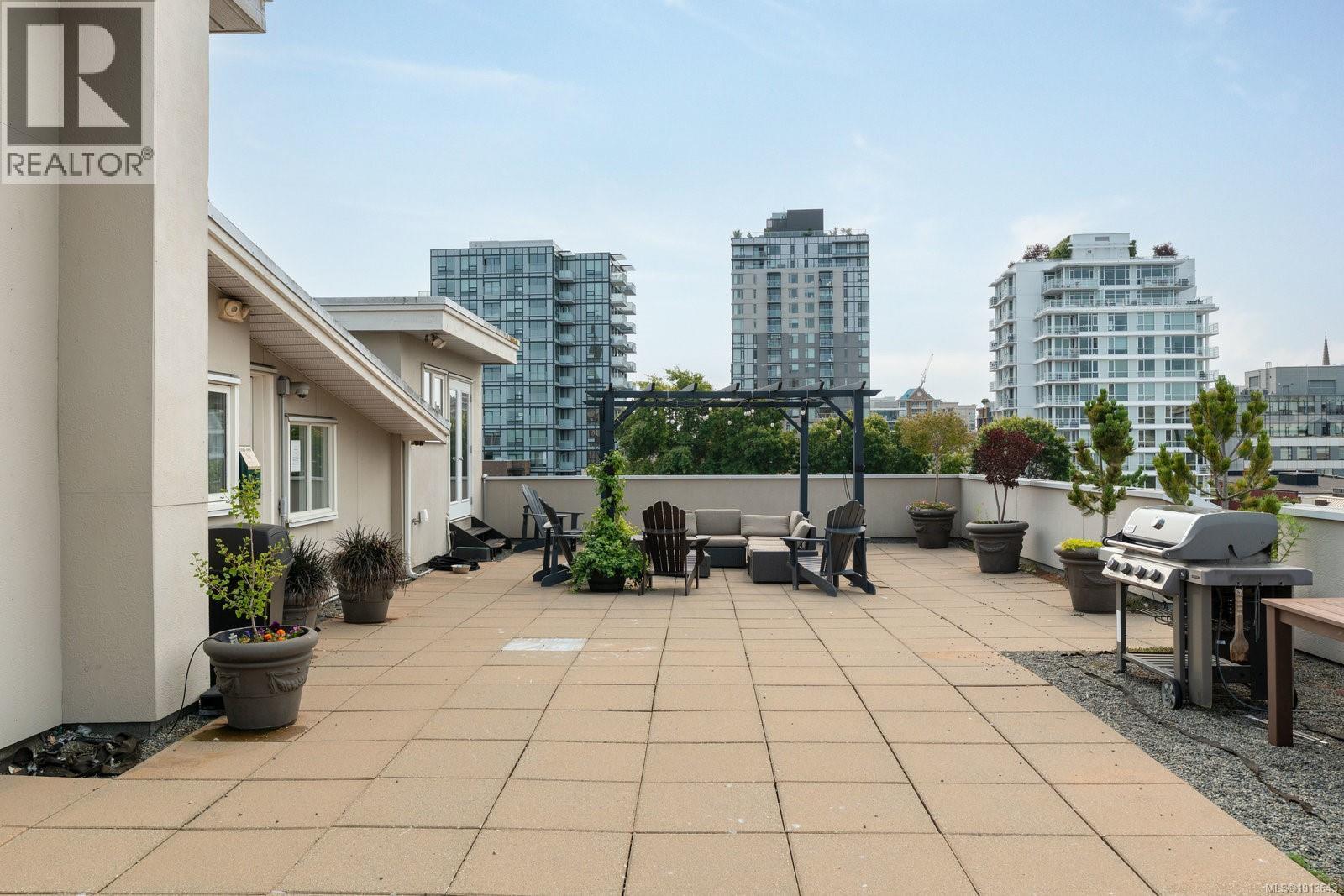 409 1602 Quadra Street, Victoria