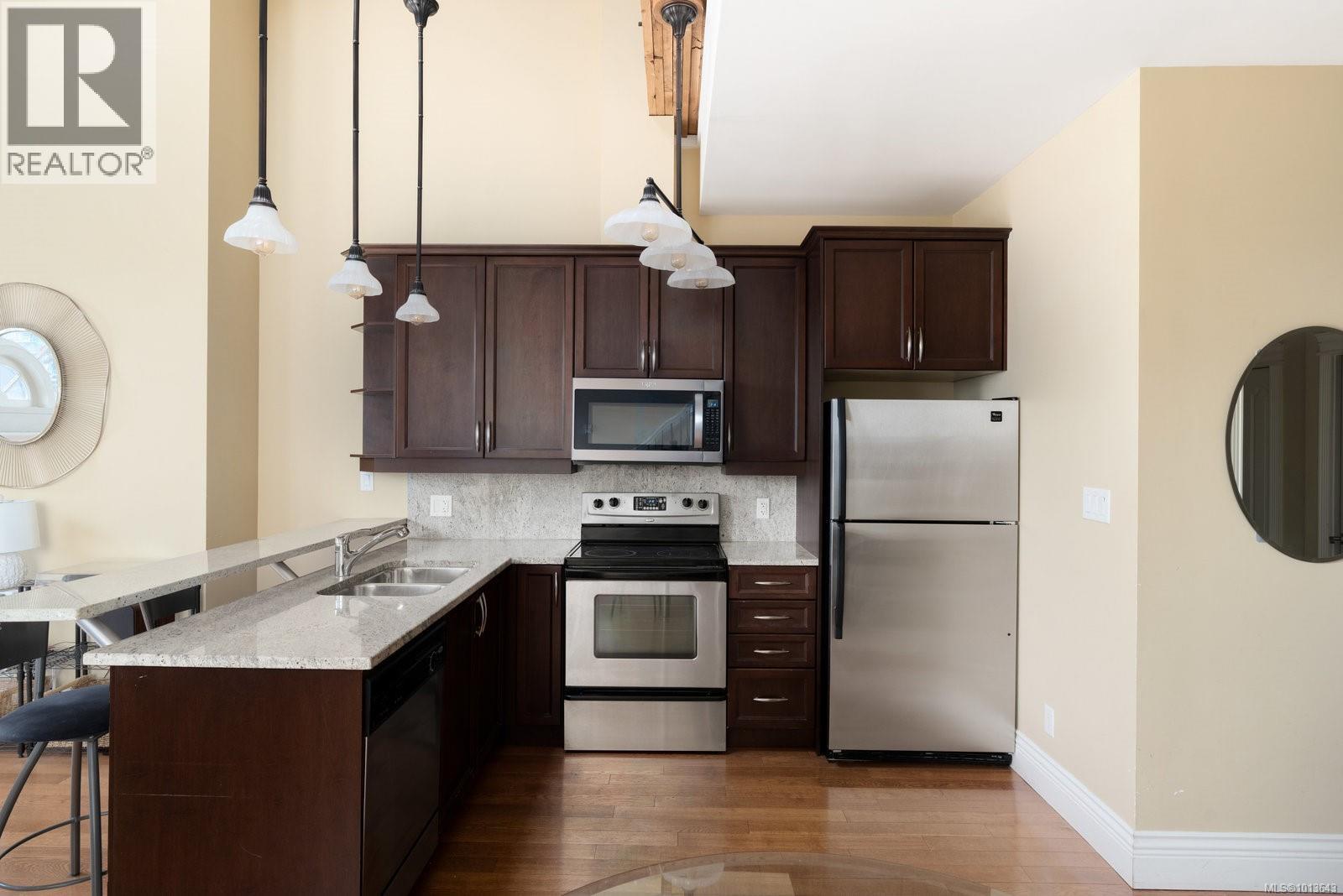 409 1602 Quadra Street, Victoria
