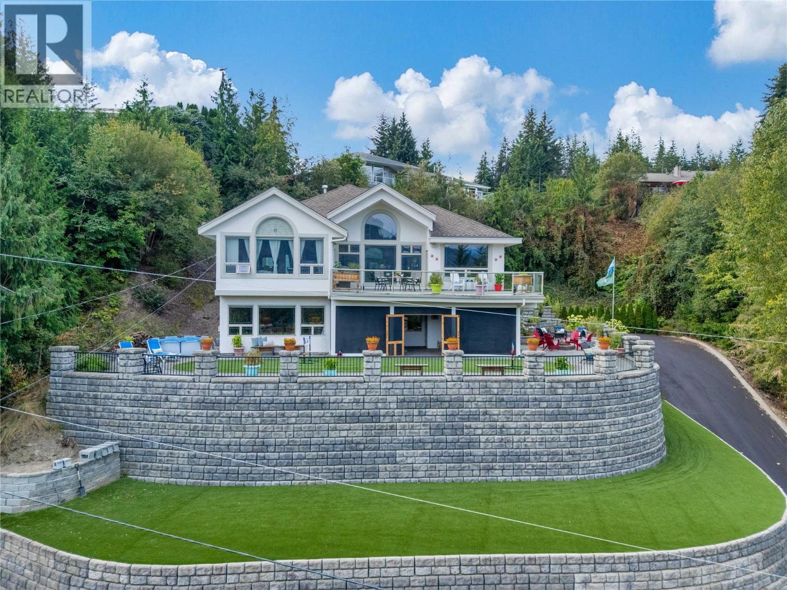 2422 Waverly Drive, Blind Bay