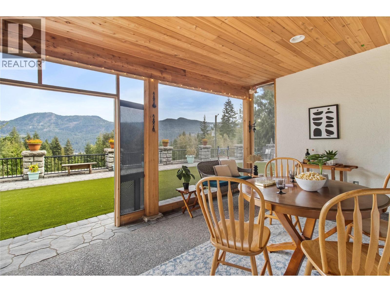 2422 Waverly Drive, Blind Bay