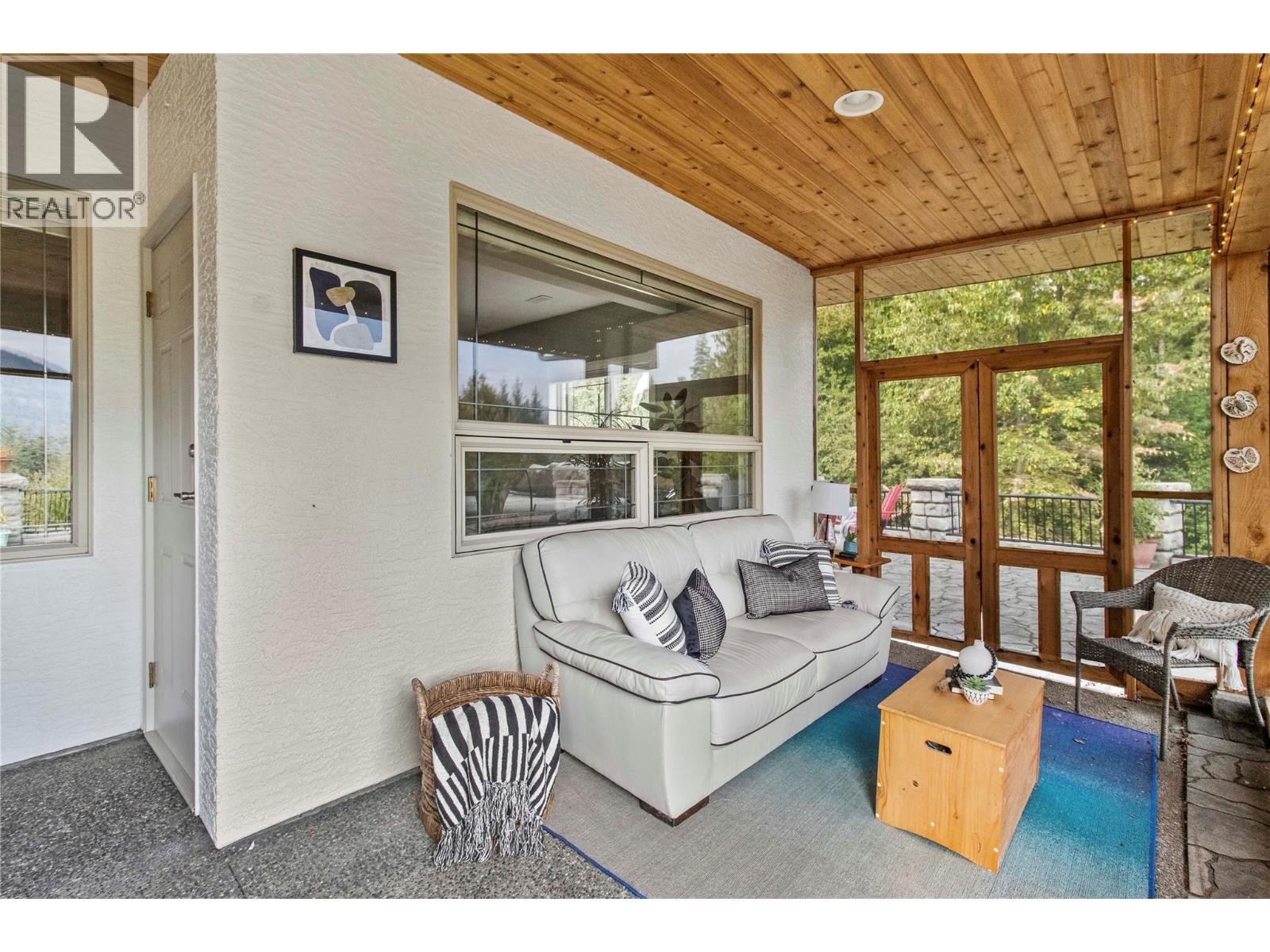 2422 Waverly Drive, Blind Bay