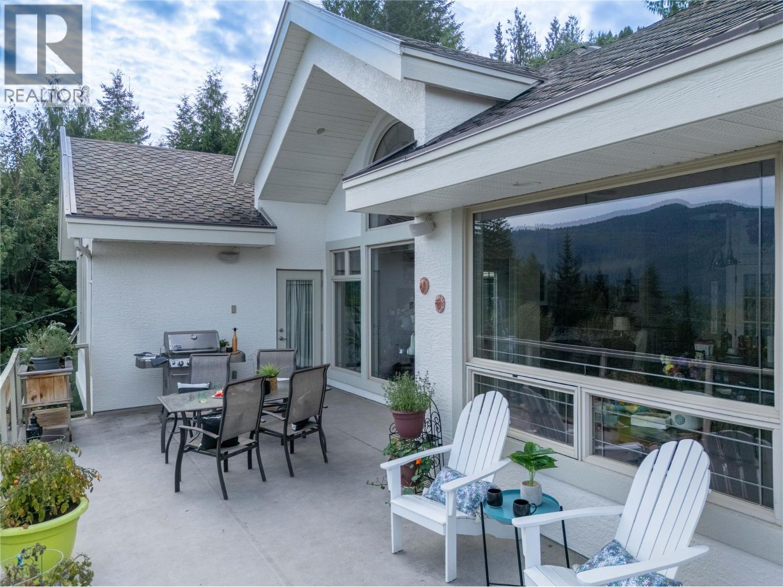2422 Waverly Drive, Blind Bay
