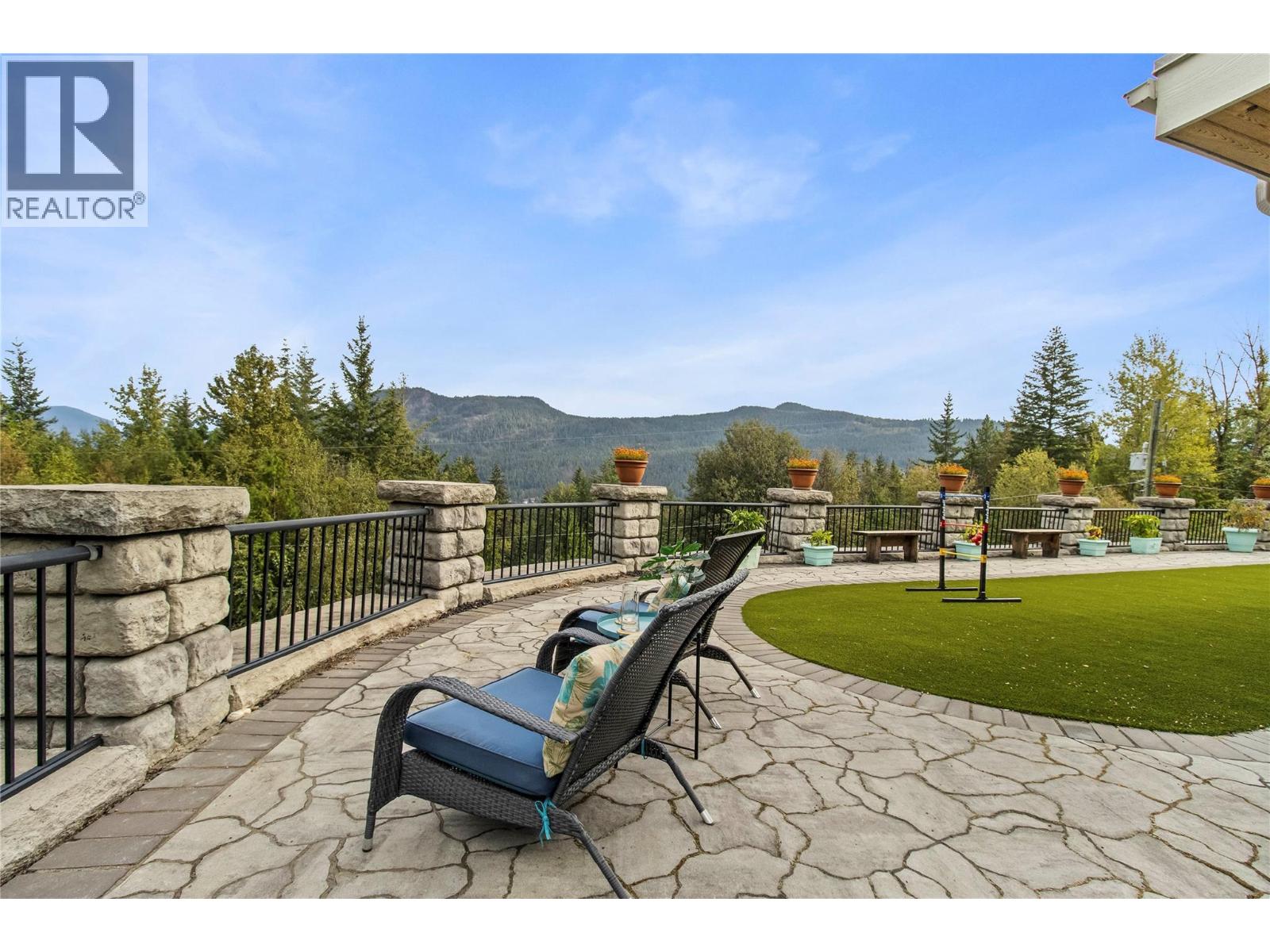 2422 Waverly Drive, Blind Bay