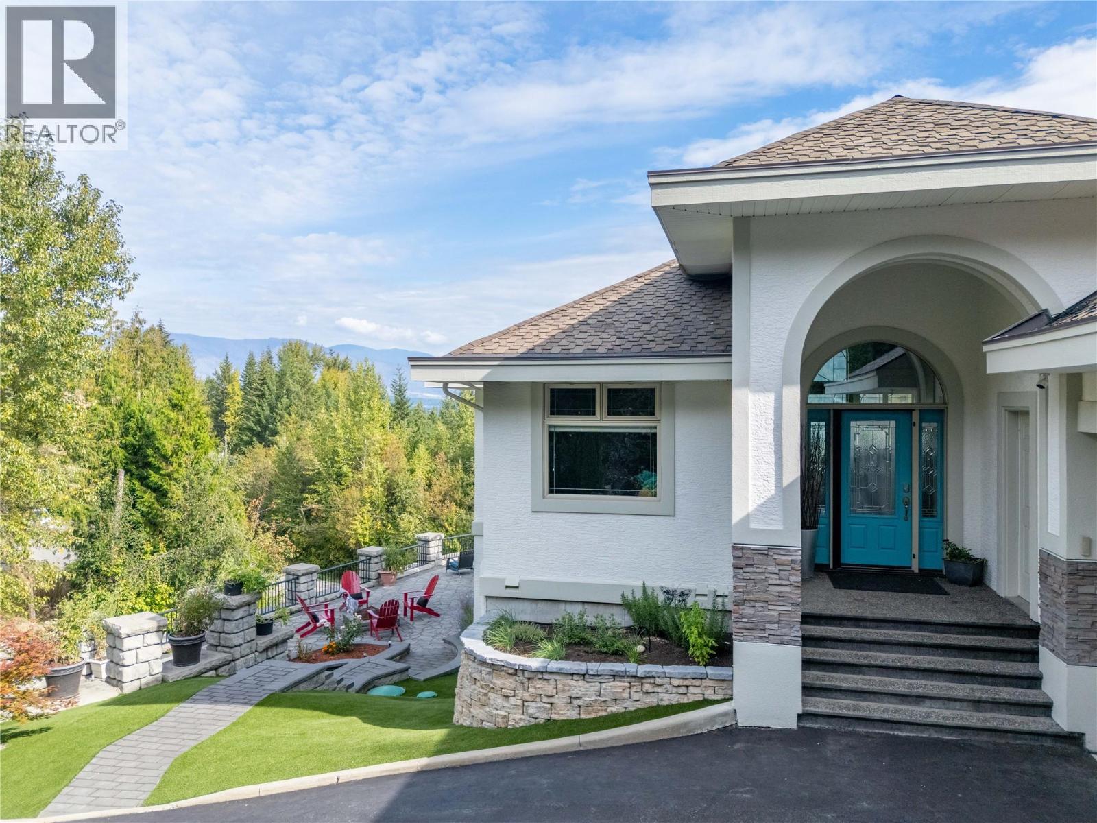 2422 Waverly Drive, Blind Bay