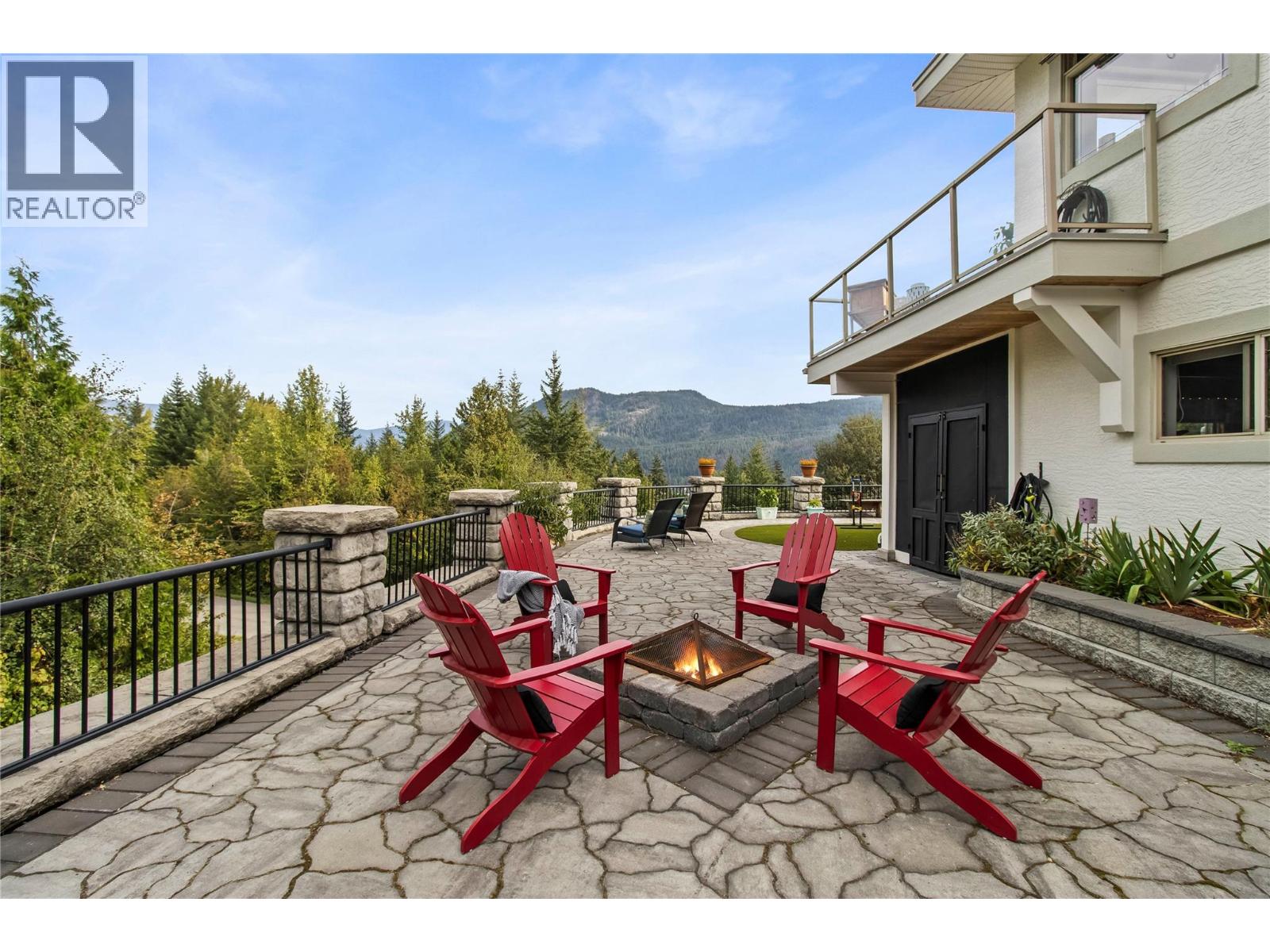 2422 Waverly Drive, Blind Bay