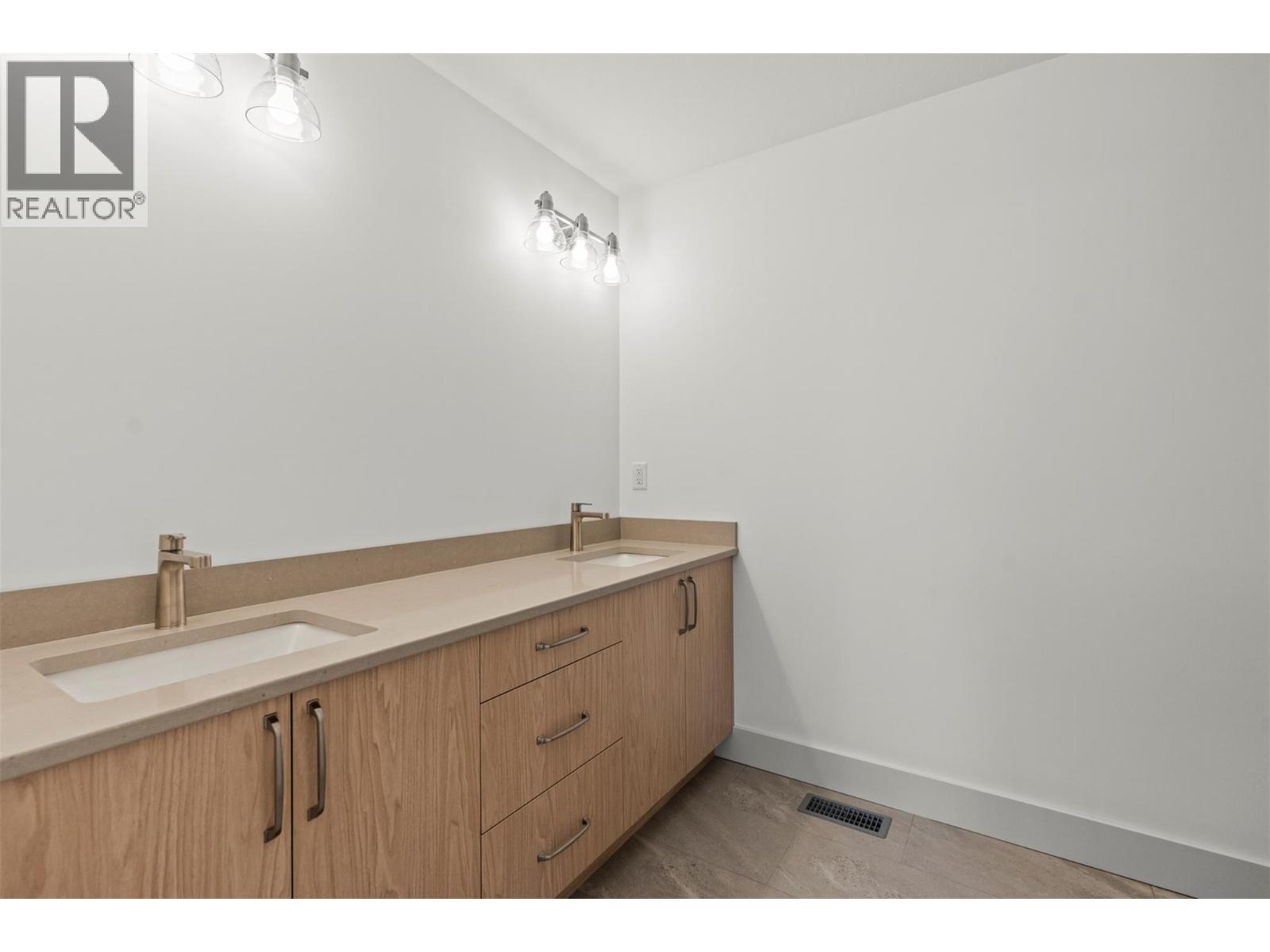 2345 Patterson Avenue Unit# 102, Armstrong