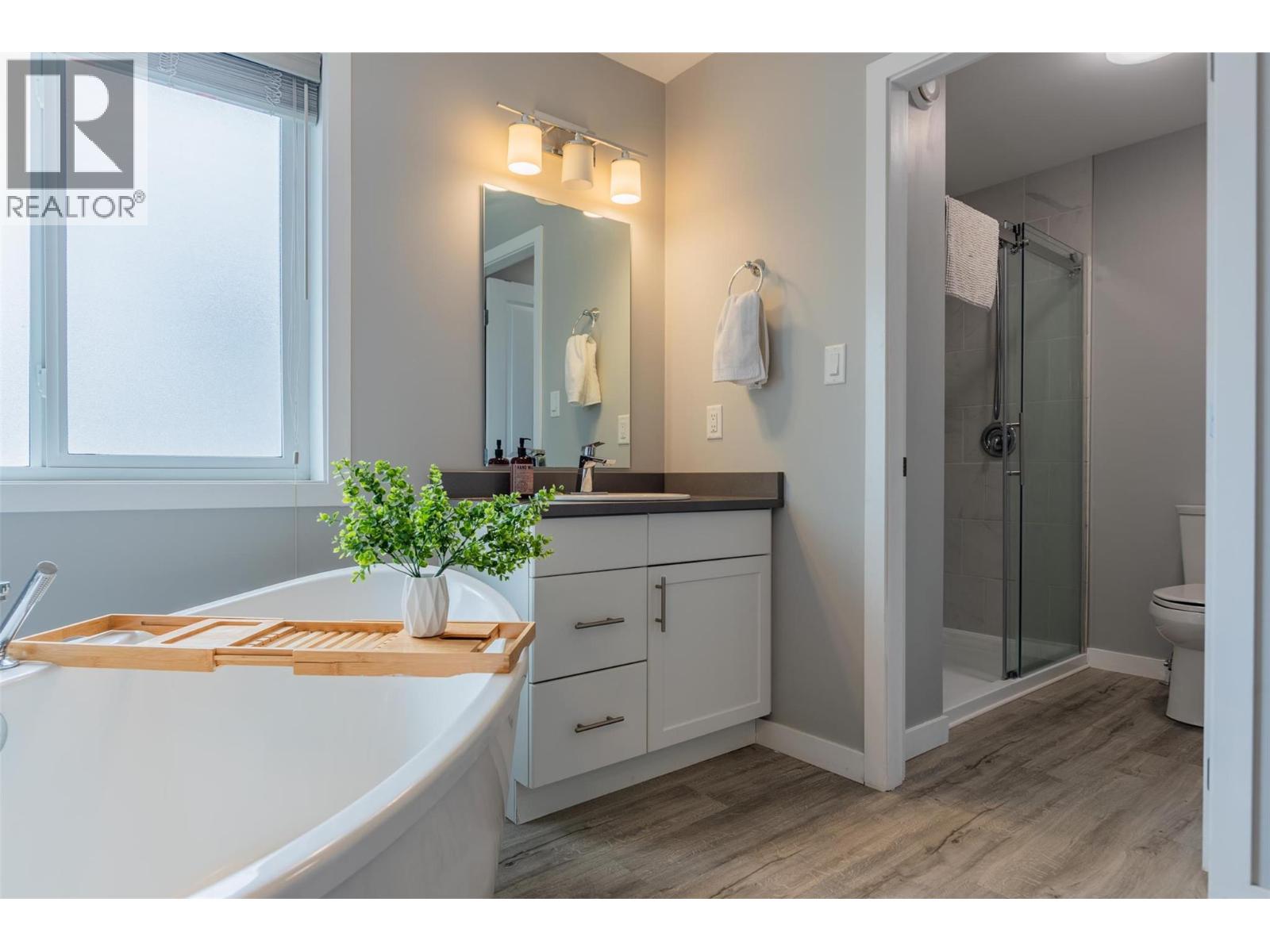 3904 GRANDVIEW Drive, Castlegar