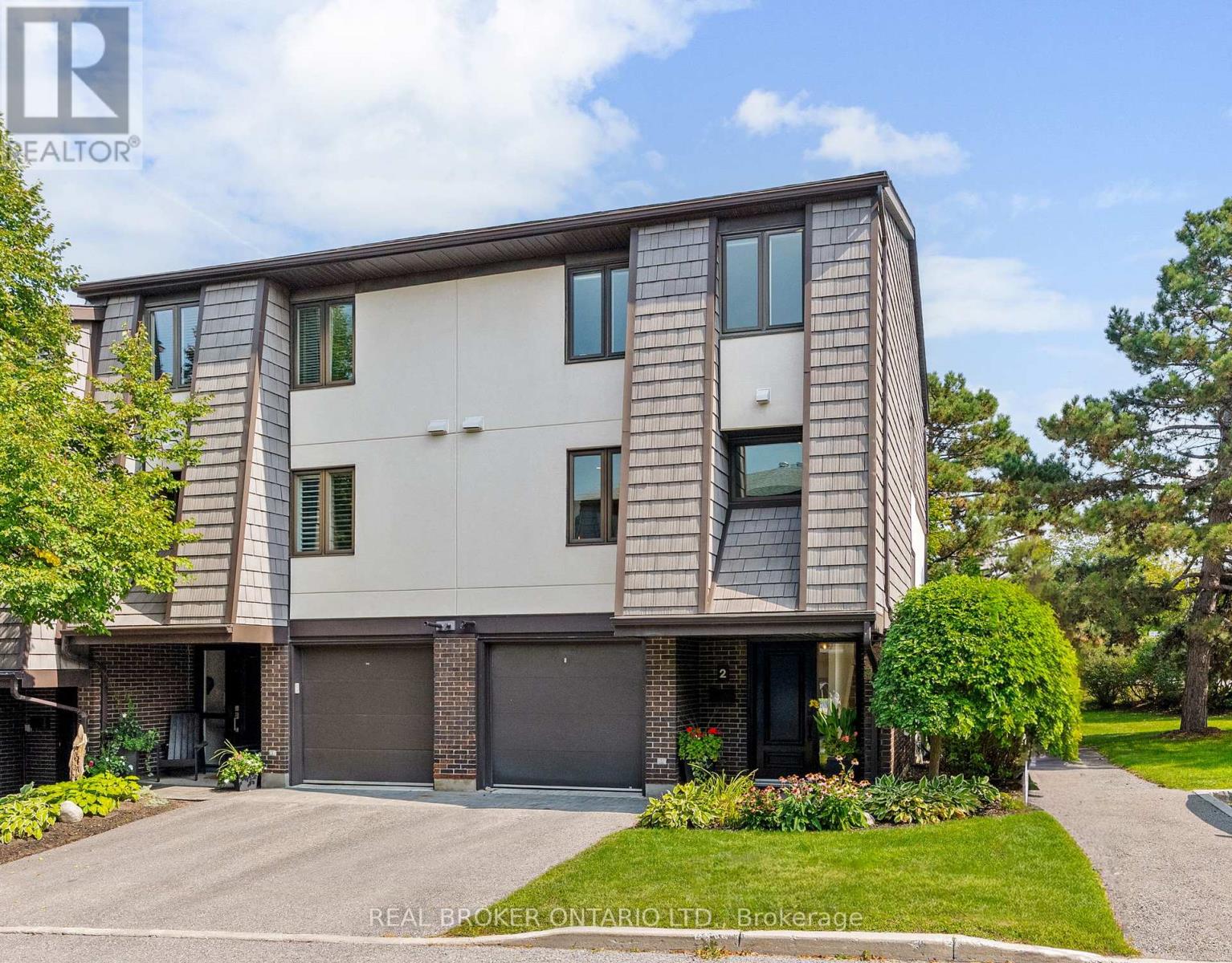 Updated end-unit townhome in Westboro/McKellar!