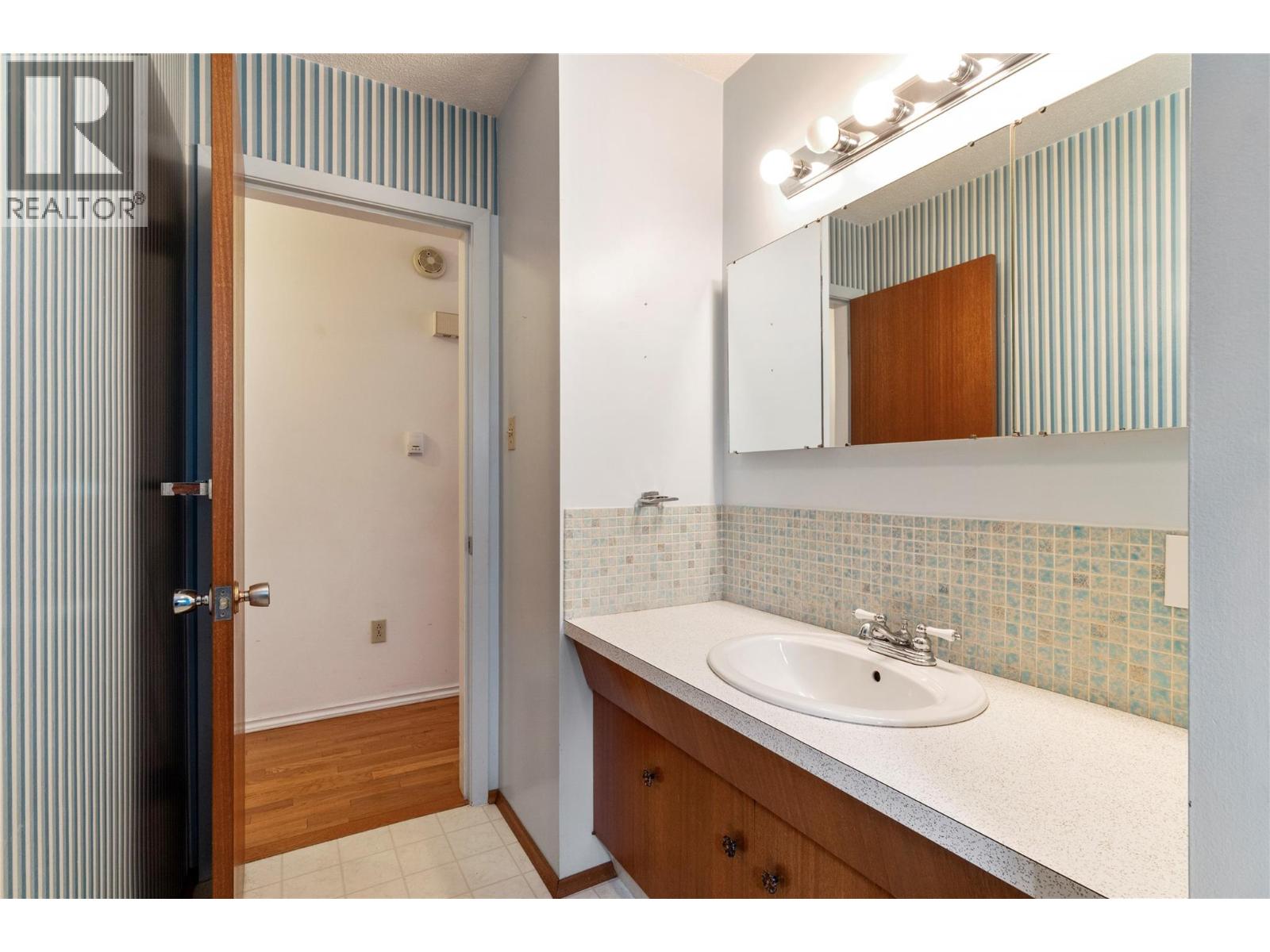  1160 Lakeshore Road Northeast, Salmon Arm