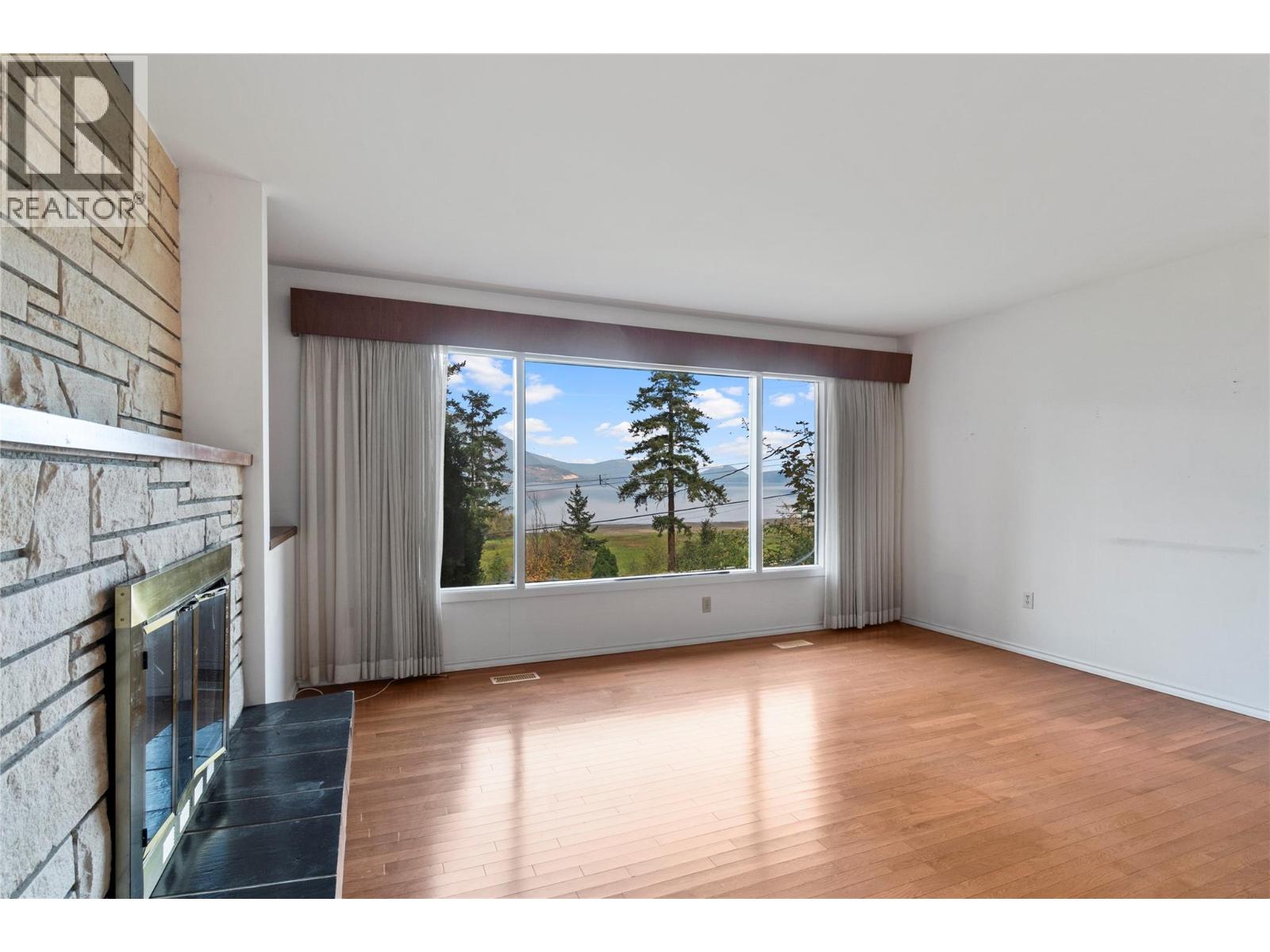  1160 Lakeshore Road Northeast, Salmon Arm