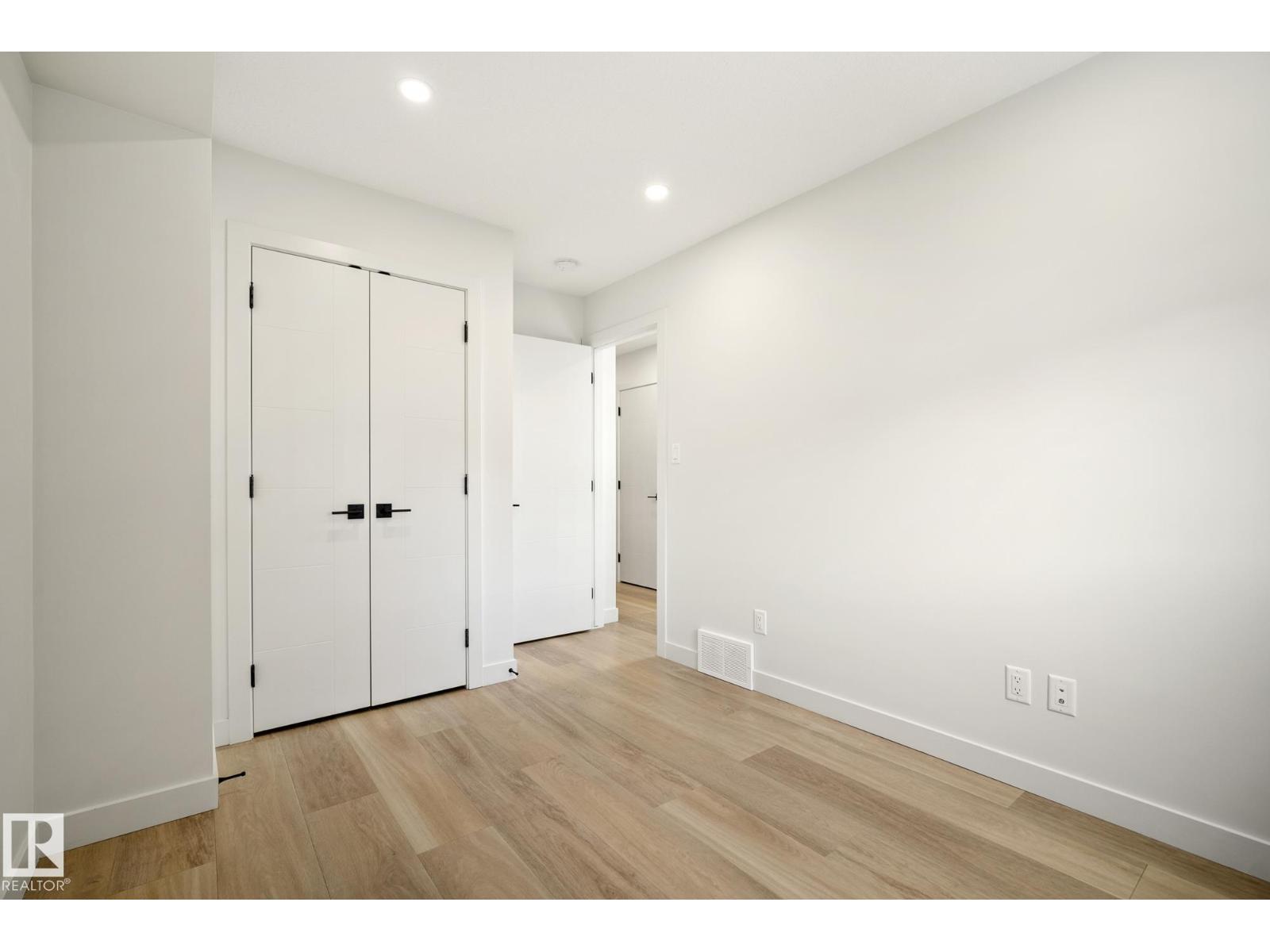 8803 STRATHEARN DR NW, Edmonton