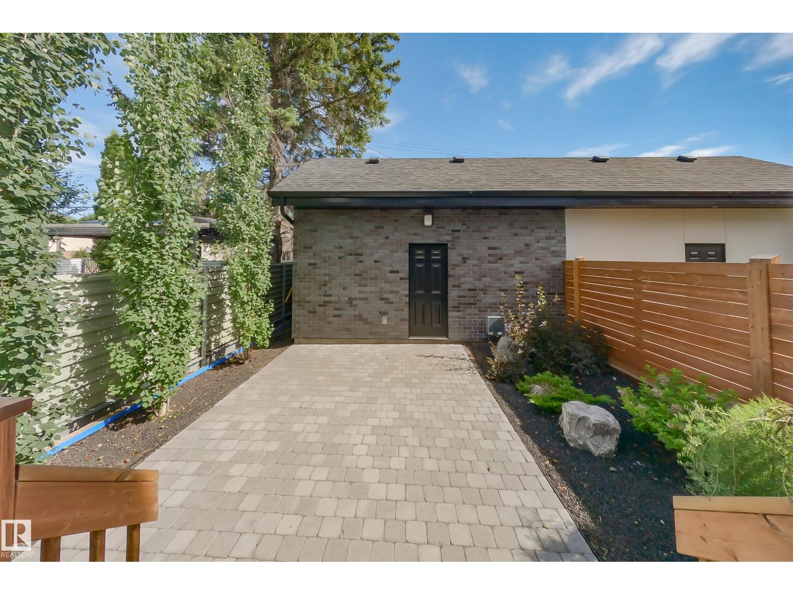 8803 STRATHEARN DR NW, Edmonton