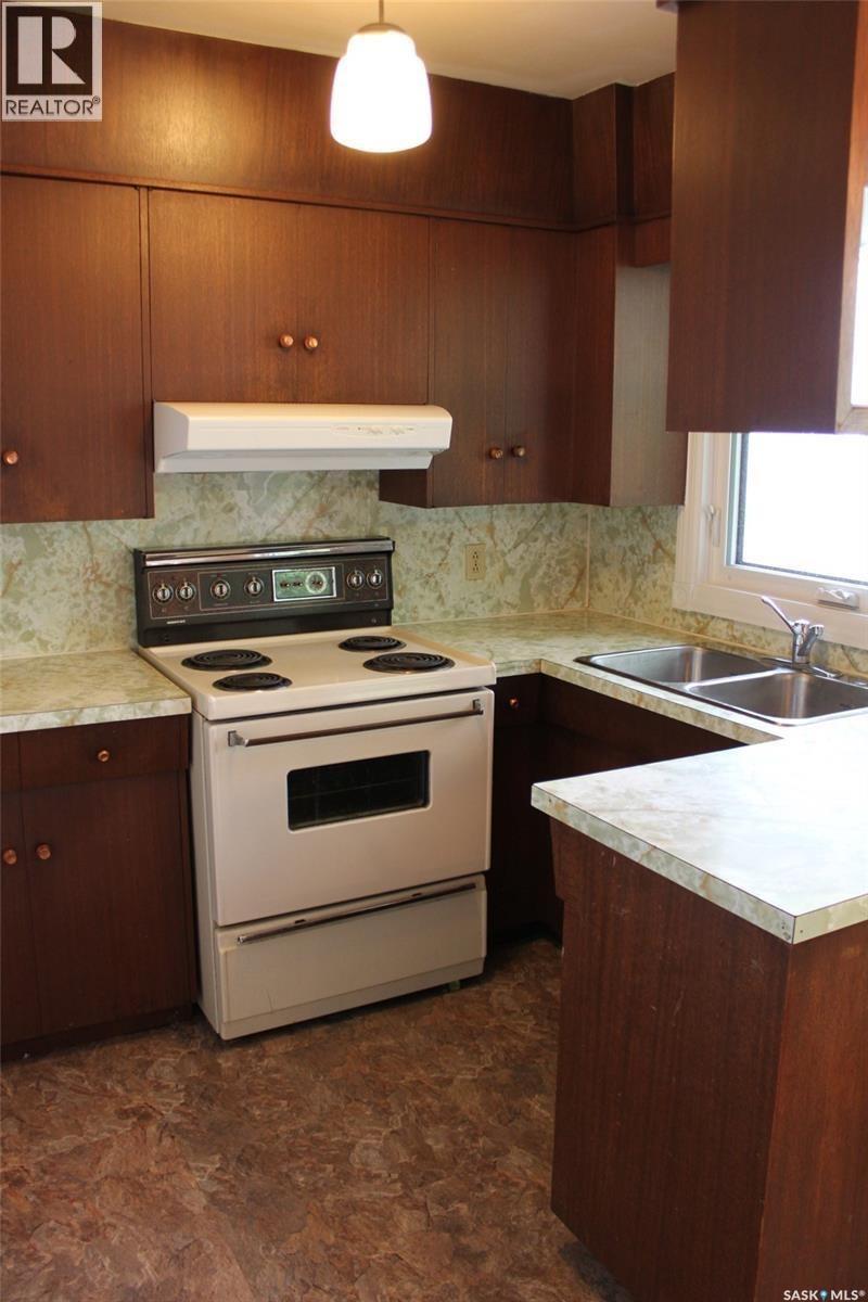 310 1ST AVENUE W - 9