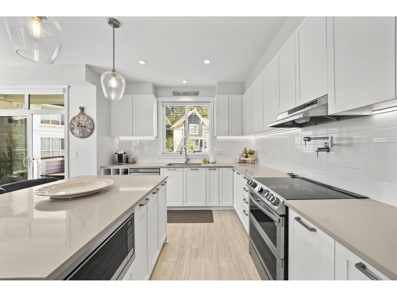 115 8335 NELSON STREET, Mission