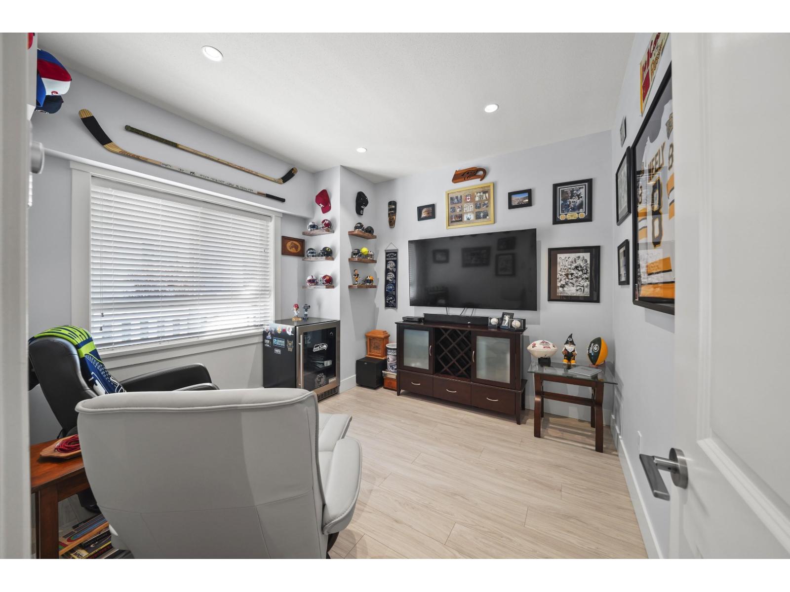 115 8335 NELSON STREET, Mission
