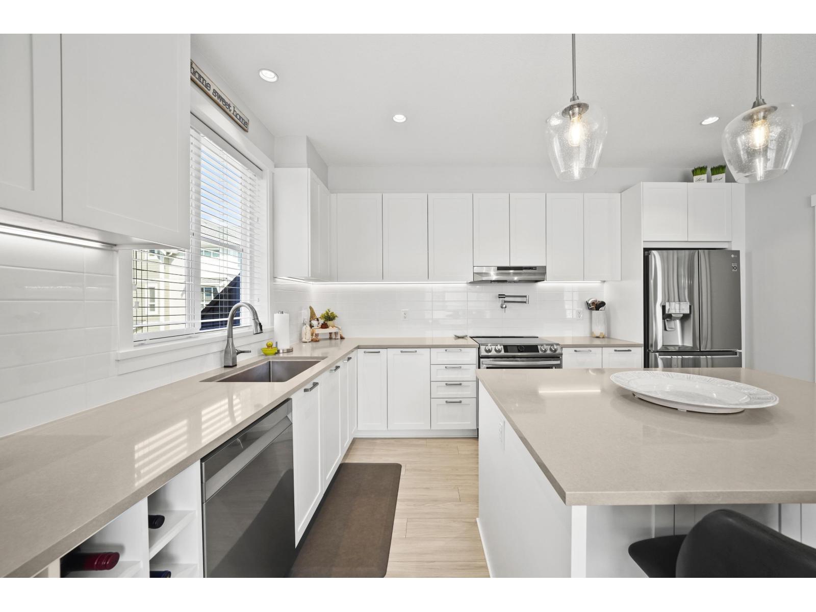 115 8335 NELSON STREET, Mission