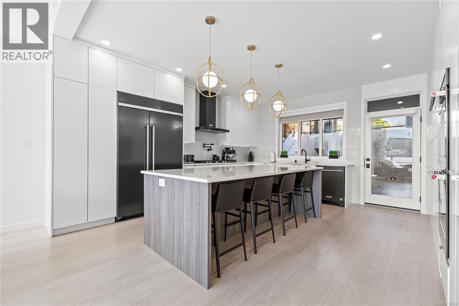  1046 Golden Spire Crescent, Langford