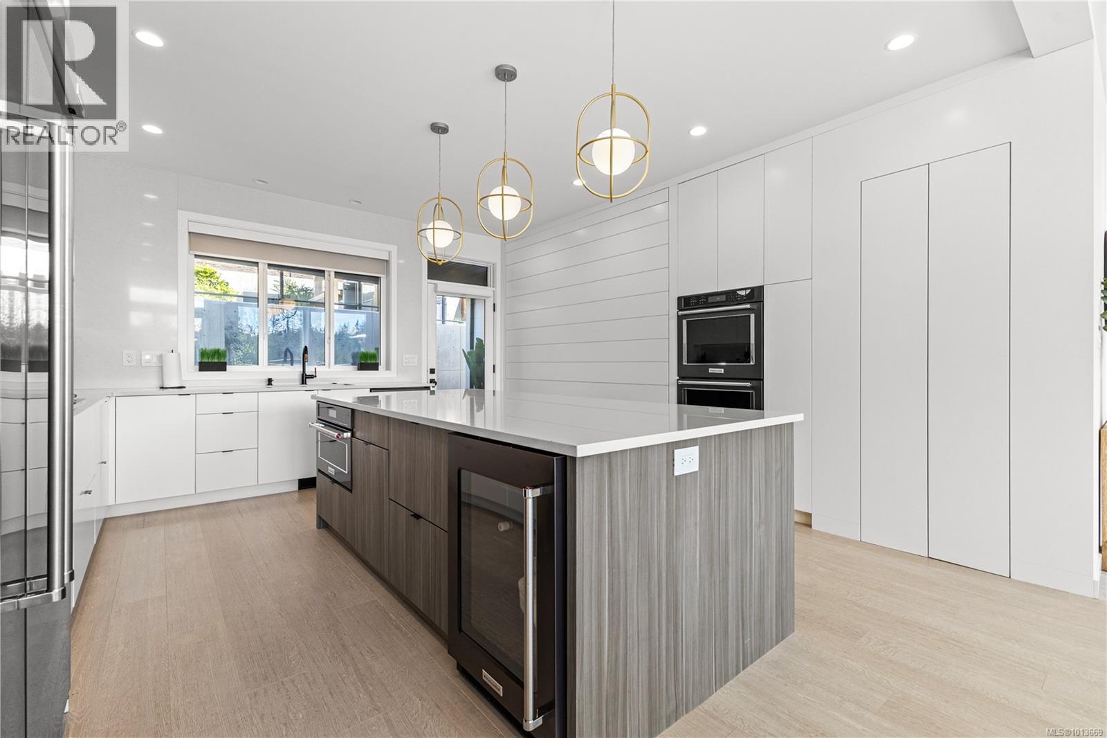  1046 Golden Spire Crescent, Langford