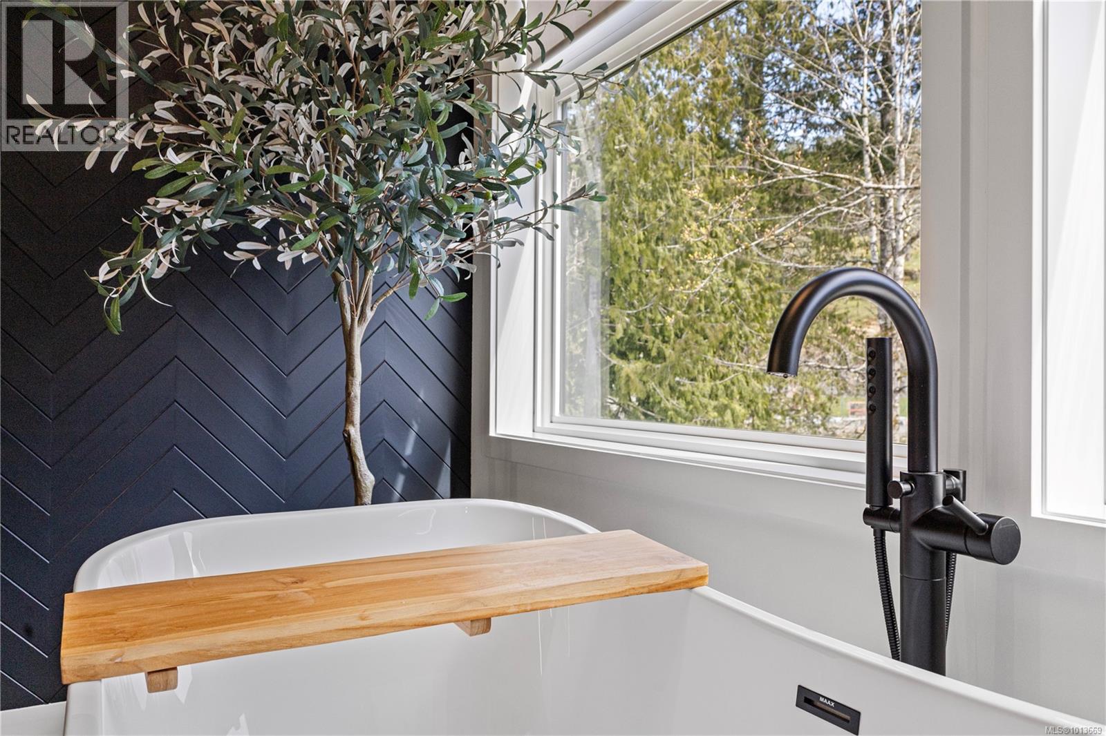  1046 Golden Spire Crescent, Langford