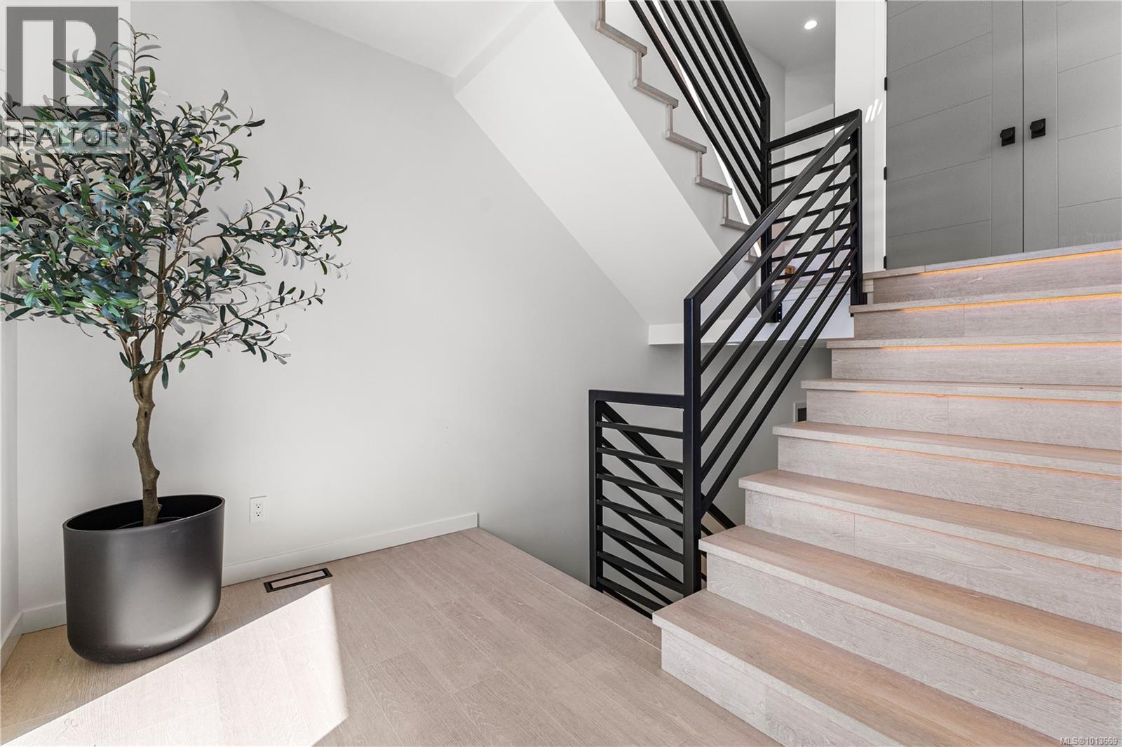  1046 Golden Spire Crescent, Langford